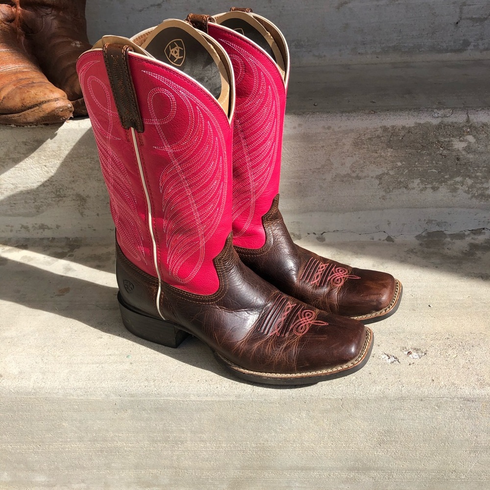 Ariat round up wide square toe boots